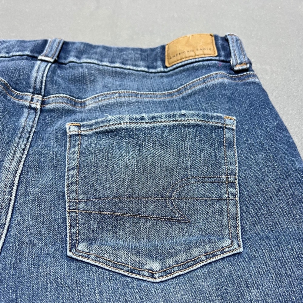 American Eagle Curvy Midi The Dream Short Medium Wash Raw Hem Denim Shorts 8 - Picture 9 of 15